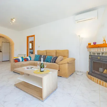 Mona - Plusholidays Casas de Torrat