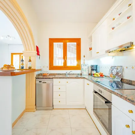 Mona - Plusholidays Casas de Torrat